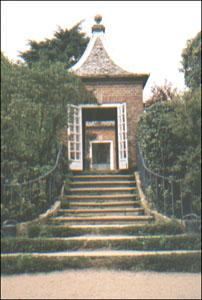 Gazebo in Hidcote Manor Garden, National Trust
